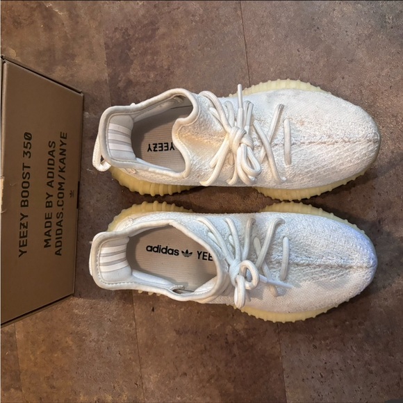 Adidas Yeezy Boost 350 V2 - Picture 2 of 4